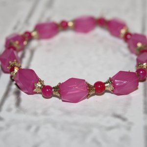 Beautiful hot pink and gold beaded bracelet 7.5"